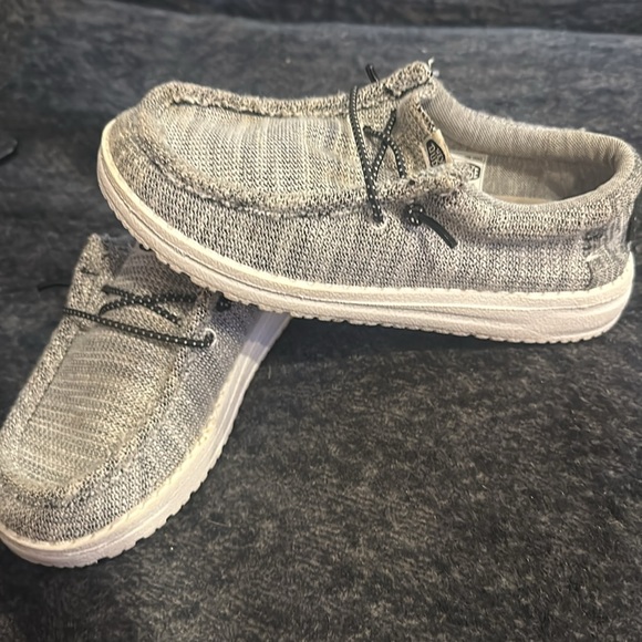 Like new Hey Dude’s kids sz 2 - Picture 3 of 5